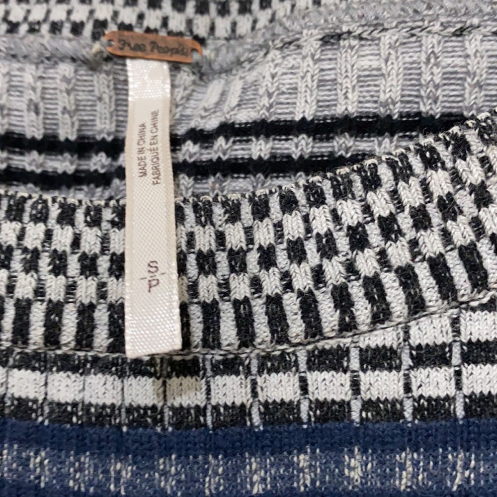 FREE PEOPLE crop sleeveless knit top - Picture 2 of 2